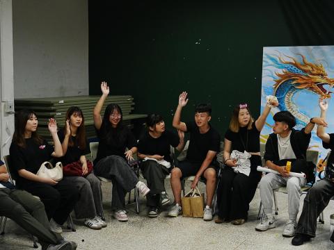 「中國醫藥大學」與「亞州大學」分組進行特色交流1.JPG